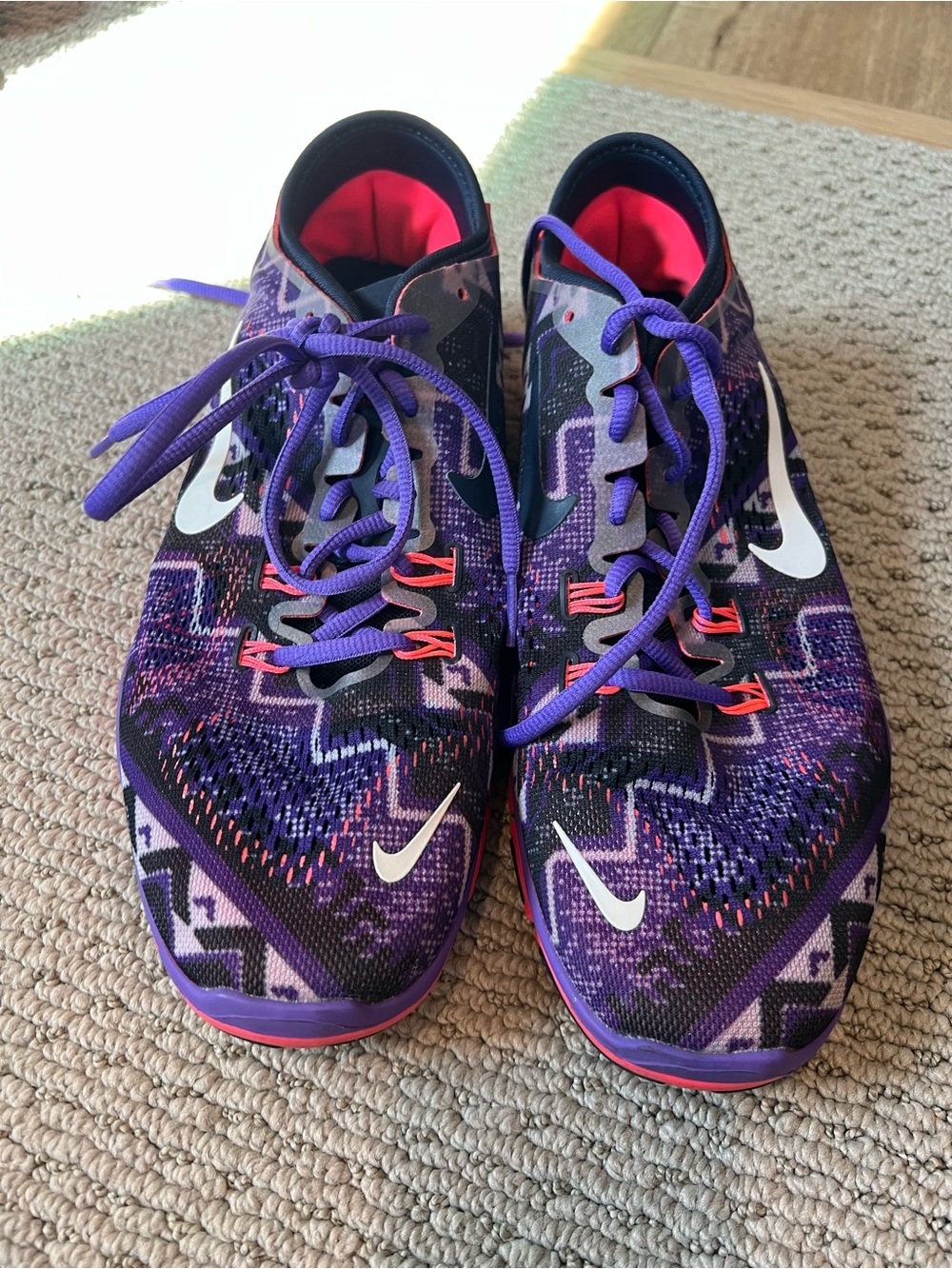 Nike Women’s Purple Patterned Athletic Running Shoes with Pink Accents
